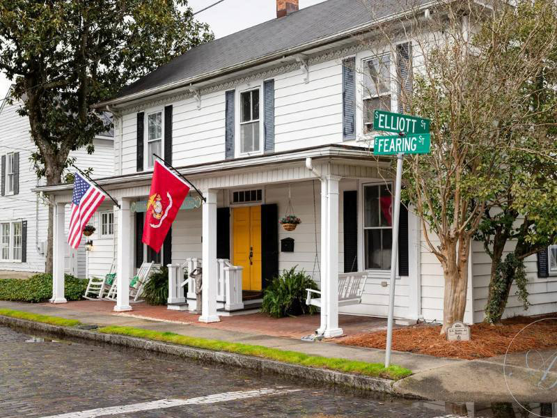 Historic River City Lodge